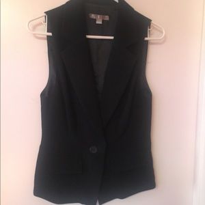 Size small black vest